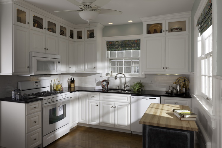Home Furniture Glossy Kitchen Cabinet (GLOE088)