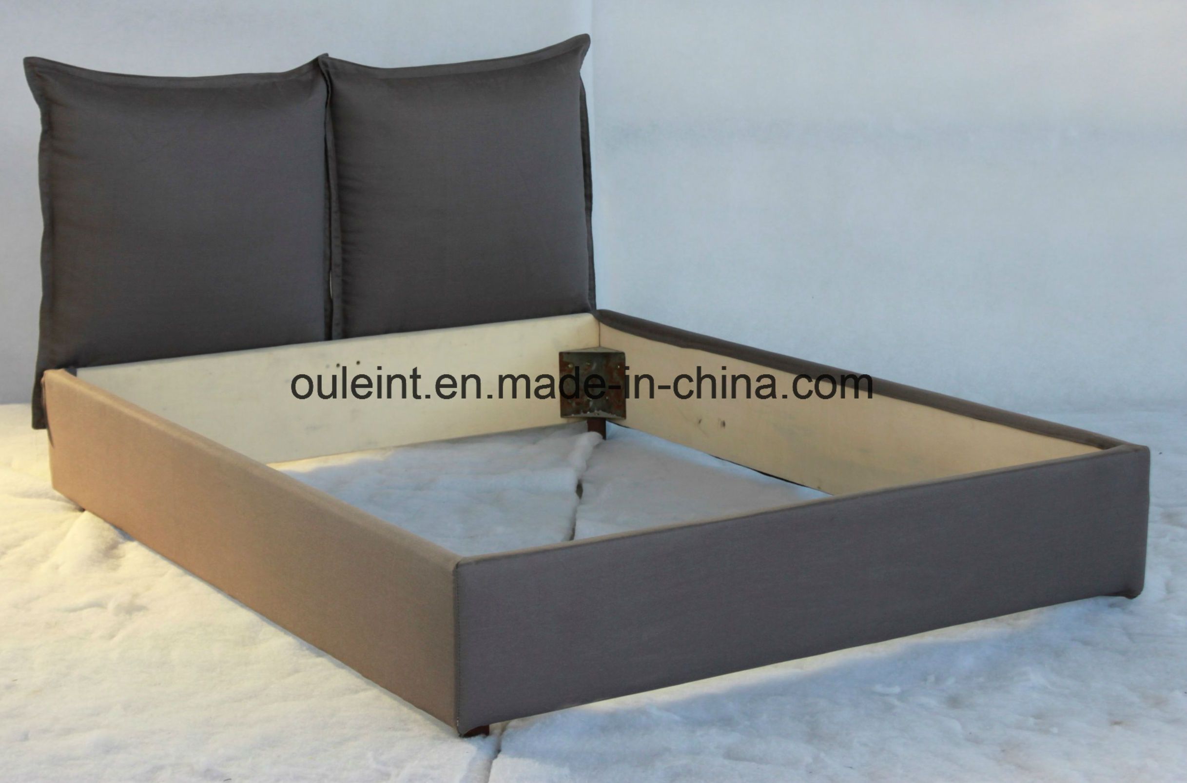 Uphostered Fabric Queen Bed (OL17163)