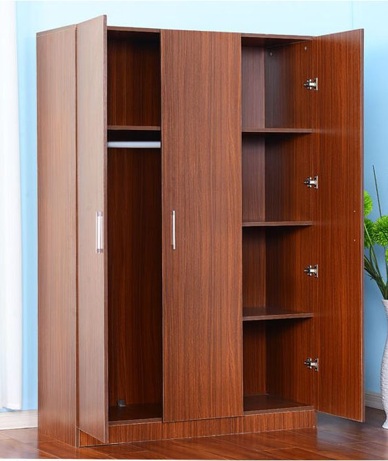Modern Closet with 3 Doors and 3 Shelf
