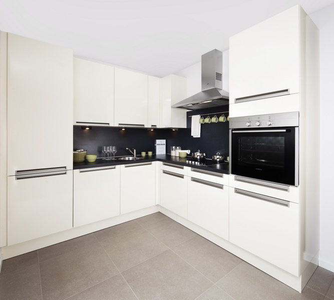2015 Newest MDF Modern Kitchen Cabinet (GLOE085)