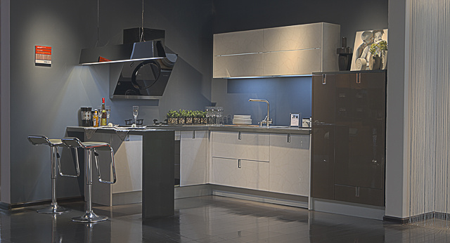 2017 New Design White UV Kitchen Furniture (zx-060)
