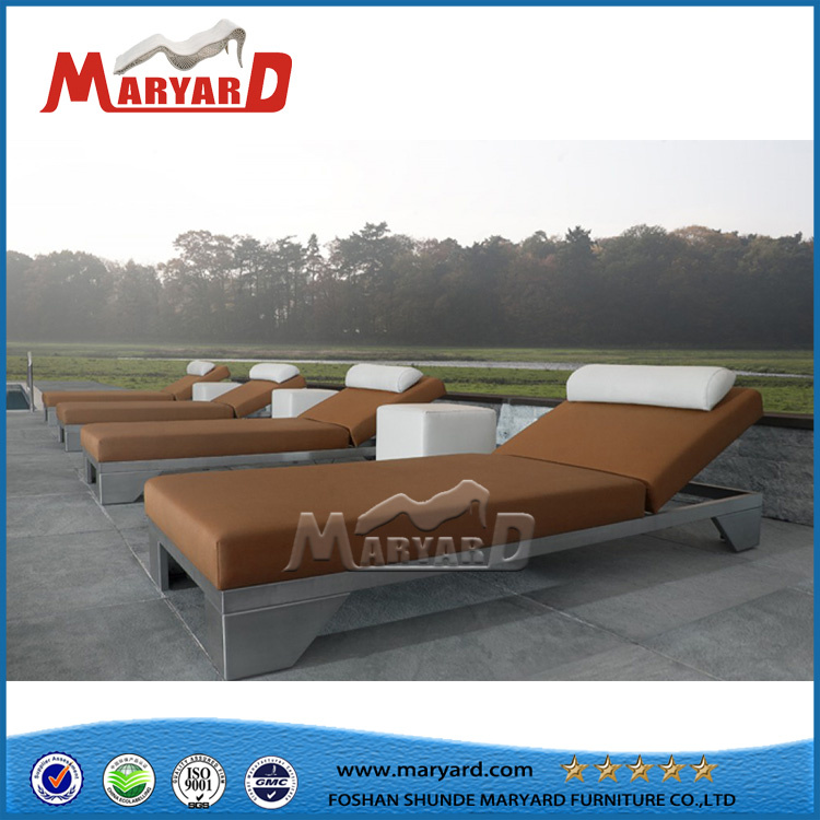High Quality Outdoor Fabric Lounge Chair with Neck Cushion