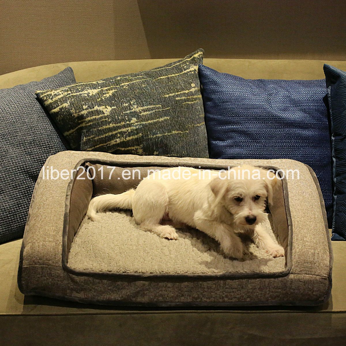 Large Dog Bed Sofa Pet Accessories Wholesale Fabric Dog Bed Pet Bed for Winter