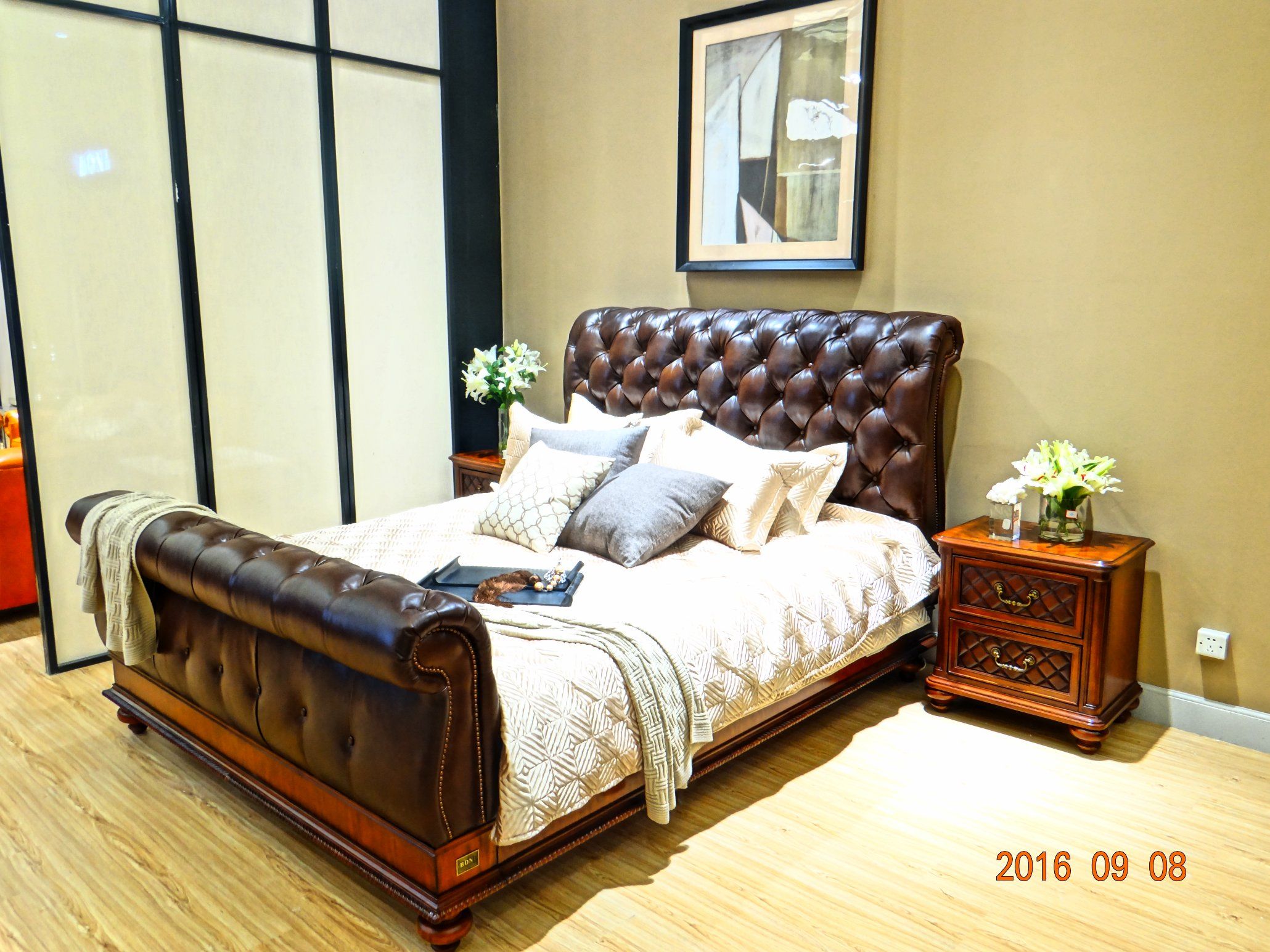 Top Oil Wax Leather Bedroom Furniture