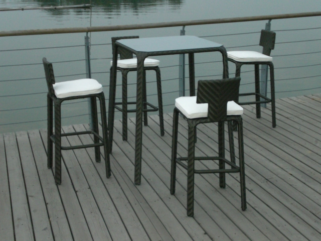 Garden Rattan/Wicker Bar Furniture Table and Stool Set