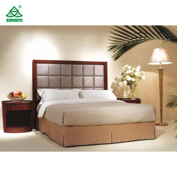 Wooden Finish Hotel Bedroom Furniture with Red Fabric Chaise Lounges