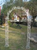 Eco-Friendly Newest Design Superior White Nice Fashion Decorative Superior Metal Wedding Arch (Pl08-5674)