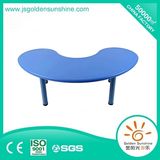 Kinergarten Furniture of Plastic Table in Moon Shape