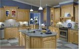 Maple Solid Wood Kitchen Cabinet Wooden Kitchen Cabinet (JX-KCSW025)